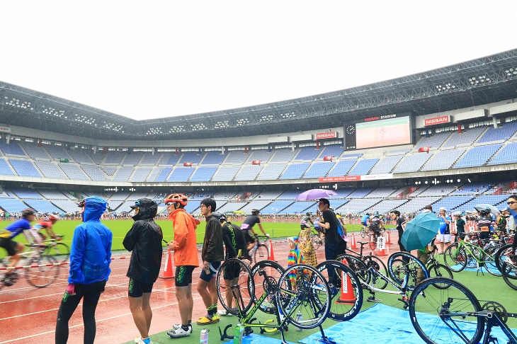 雨が降っていても応援は欠かせません