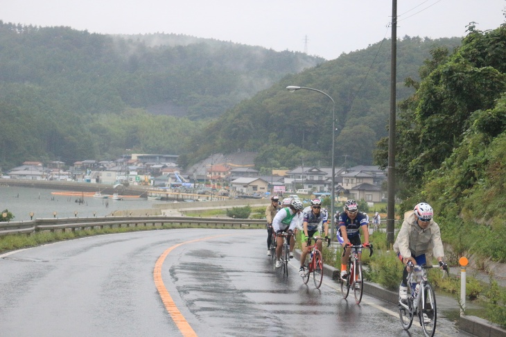 女川の沿岸部を走る