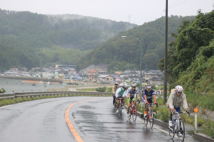 女川の沿岸部を走る