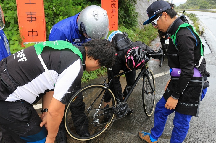 ライド中は参加者の自転車トラブルに対応