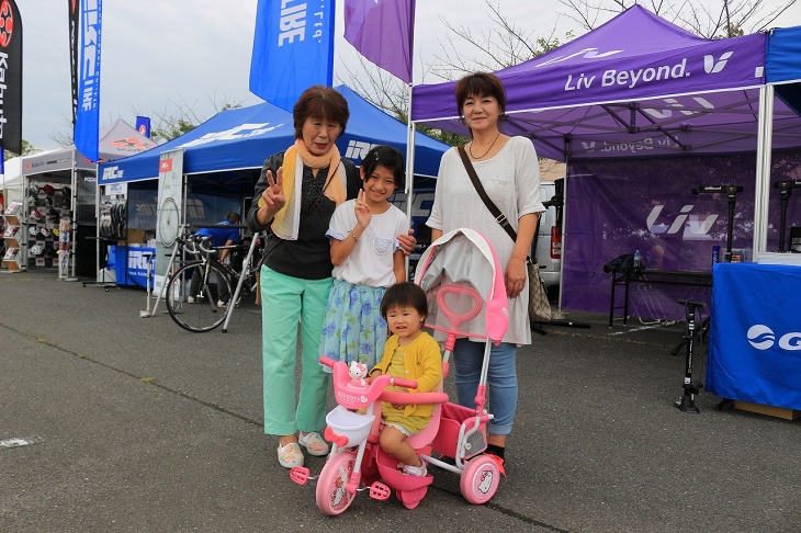 地元の人々も毎年ツール・ド・東北がたのしみだそう