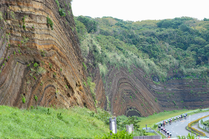 地層大切断面は圧巻のスケール