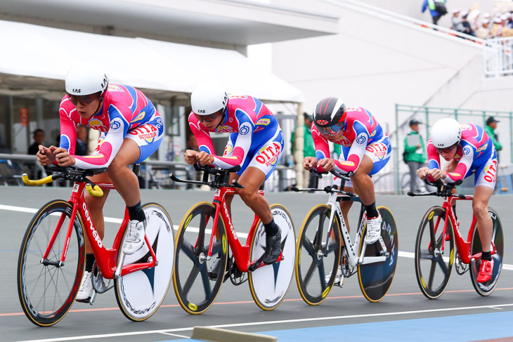 男子4kmチームパーシュート　2位　大分県（一丸、高橋綜一郎、阿部、高橋優斗）写真は予選時