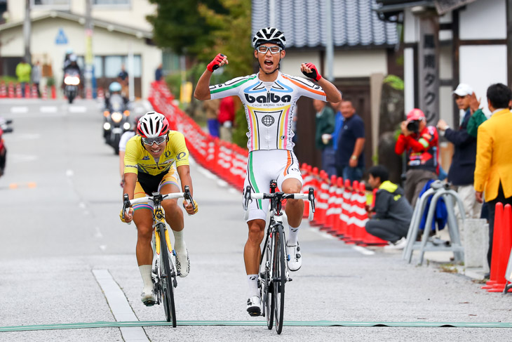 E1 寺崎武郎(バルバレーシングクラブ)が岡篤志(弱虫ペダルサイクリングチーム)を下し優勝