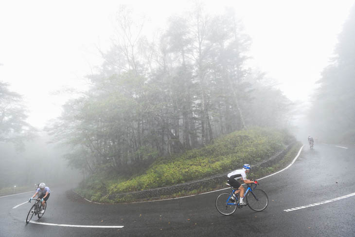 残り2km付近は霧と言うより雲の中