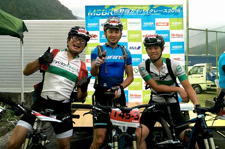 今回はこの3人チームで挑みました、左からヤスオカ、湯浅さん（ジャイアントストア大阪）、イソベ