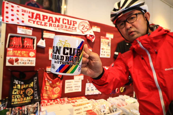 オフィシャルグッズコーナーは全品揃う。このマグカップ欲しい!(笑)