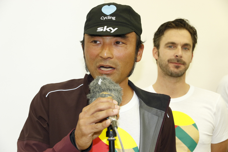 Love Cyclingのチームスカイのキャップをかぶった矢野大介代表からの挨拶