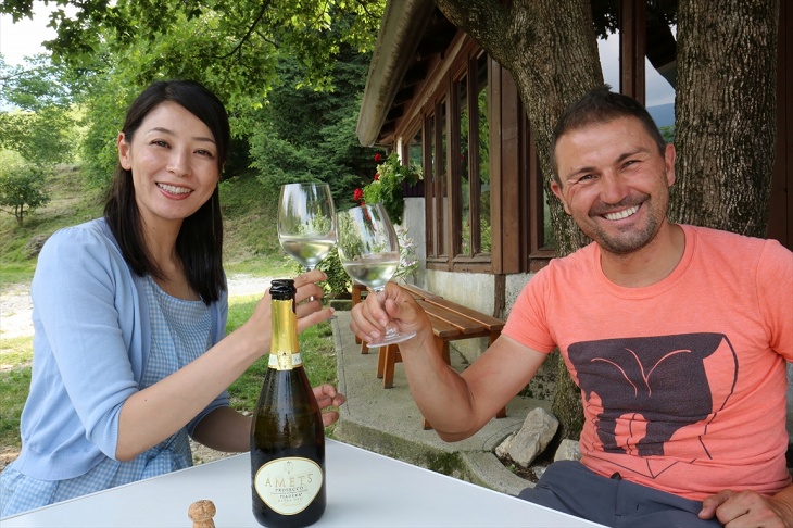 日の高いうちに飲むワインの美味しさよ（もちろんドライバーは別にいます！）