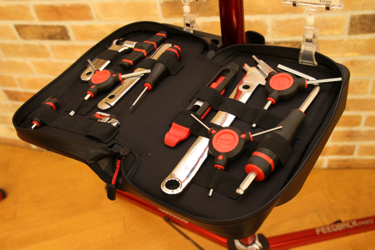 基本的なアイテムを抑えた「RIDE PREP TOOL KIT」はホームメカニックに最適