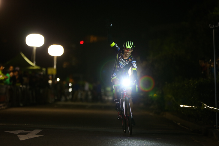 C2 独走のままフィニッシュするベンジャミン・プラデス(Team UKYO)