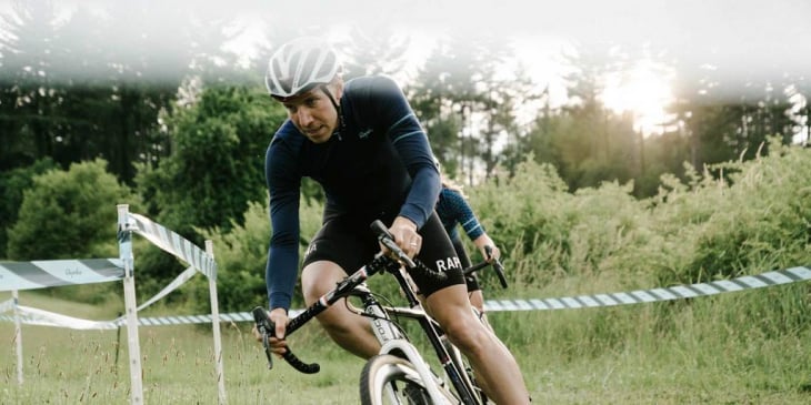 トレーニング時に活躍するRapha Cross Long Sleeve Jersey