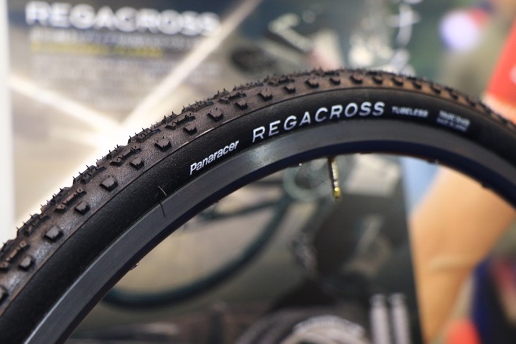 パナレーサー初となるシクロクロス用チューブレスタイヤ、REGACROSS(リーガクロス)