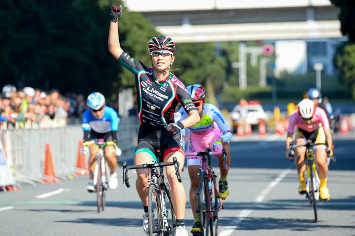F 得意のスプリントで吉川美穂(ライブガーデン・ビチステンレ)が優勝