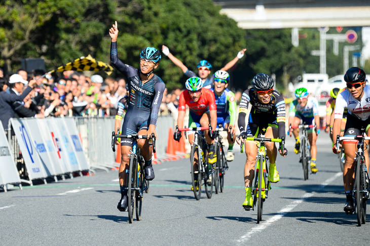 幕張クリテリウムP1（エキシビション）水谷翔（シマノレーシング）が集団スプリントを制して優勝