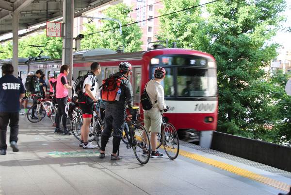 メリダ・ミヤタカップ当日に運行される京急のサイクルトレイン