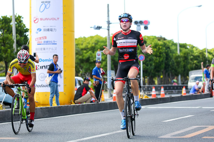 ジュニア国際ロードレース140km　モーリス・トゥーン（ベイビーダンプ）が優勝