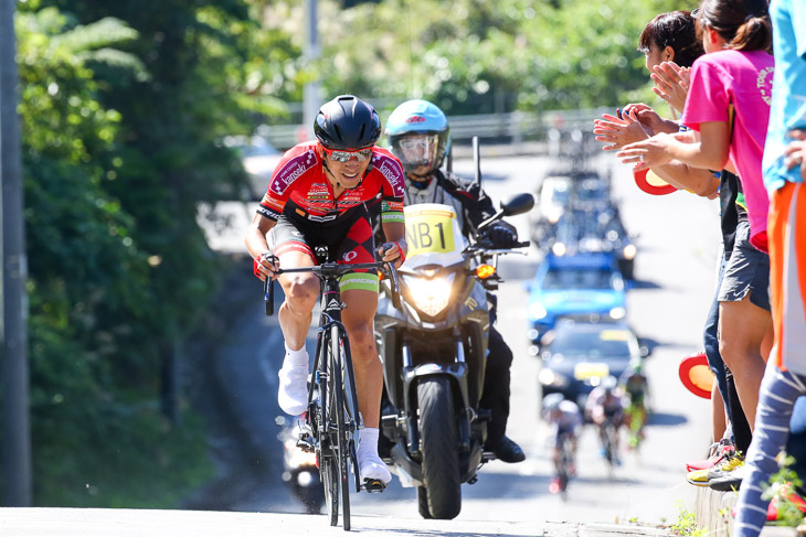 チャンピオン　195km地点、アタックした増田成幸（宇都宮ブリッツェン）が後続を突き放す