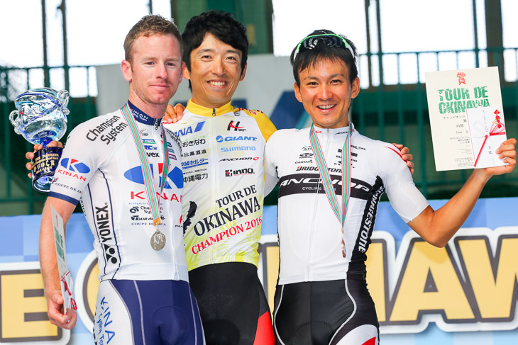チャンピオン表彰 増田成幸(宇都宮ブリッツェン)は2年ぶり2度目優勝