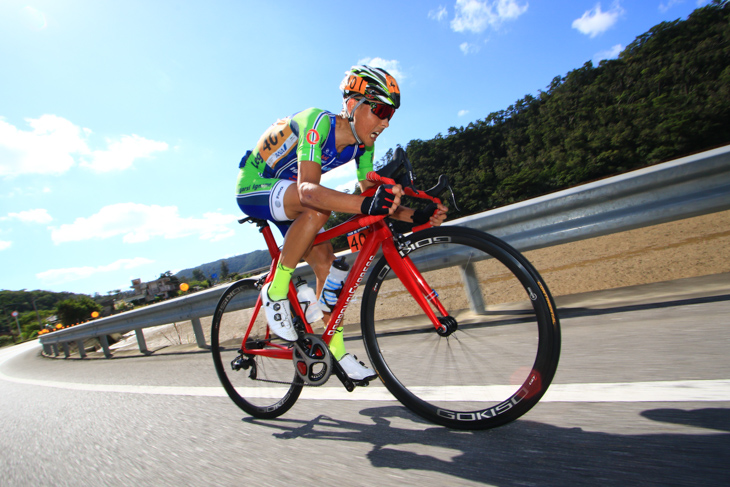 高岡亮寛が市民210kmを連覇 40kmの独走を決め史上初の4勝を達成 ツール ド おきなわ16市民レース210km Cyclowired