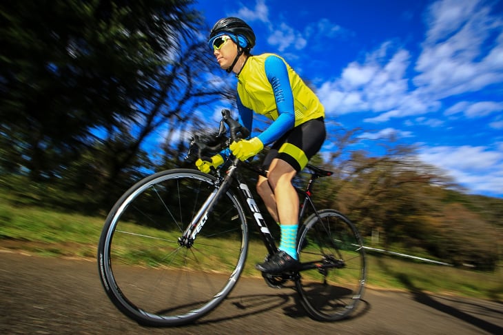 Rapha Pro Team Long Sleeve Aero Jersey 肌寒い季節に適した長袖