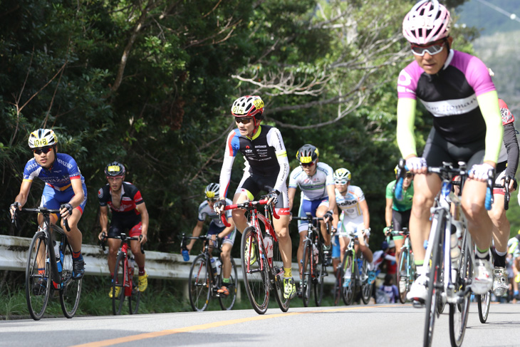 2016年の市民140kmの先頭集団。西山琢馬さん(Pedalist)はこの地点でクラッシュに見舞われた