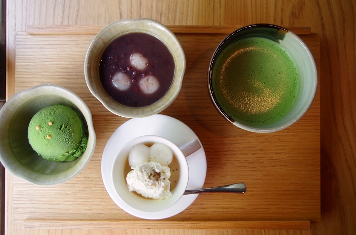 食後のデザートは４種から選ぶことができる。プラス200円でお抹茶に変更もできる