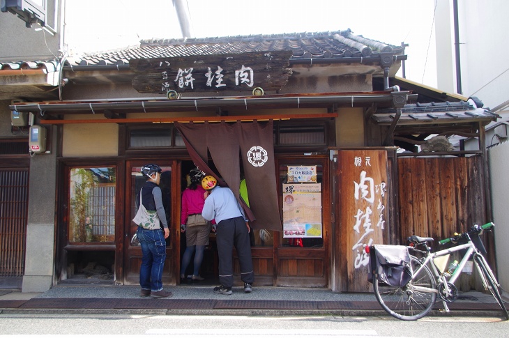 堺に根差して創業200年の元祖肉桂餅本舗八百源・来弘堂の本店