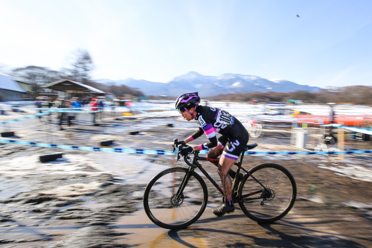 エリート女子 5番手にポジションを上げた武田和佳(Liv)