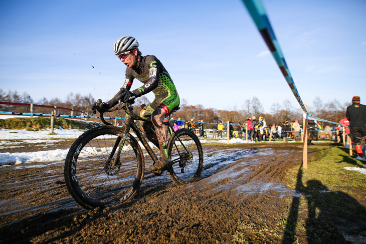 エリート男子　先頭パックで走るキャメロン・ベアード（Cannondale/Cyclocrossworld.com）