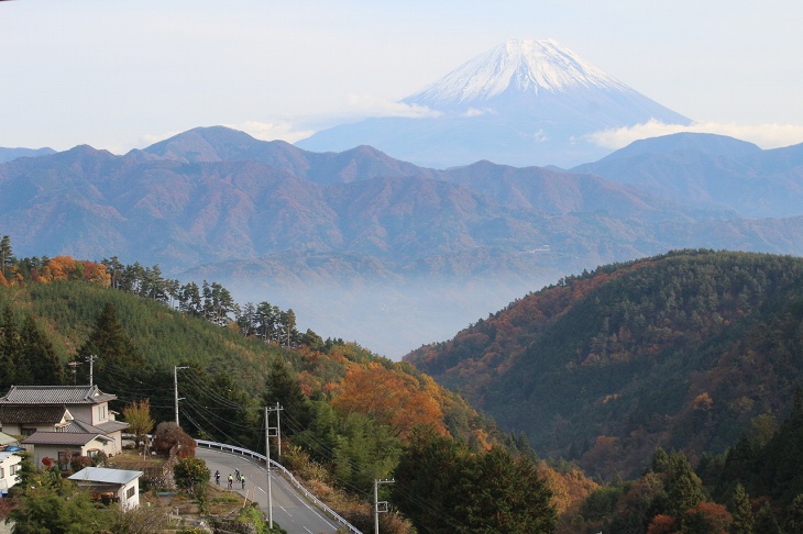 みさき耕舎への登りはダイナミックな景観が魅力的