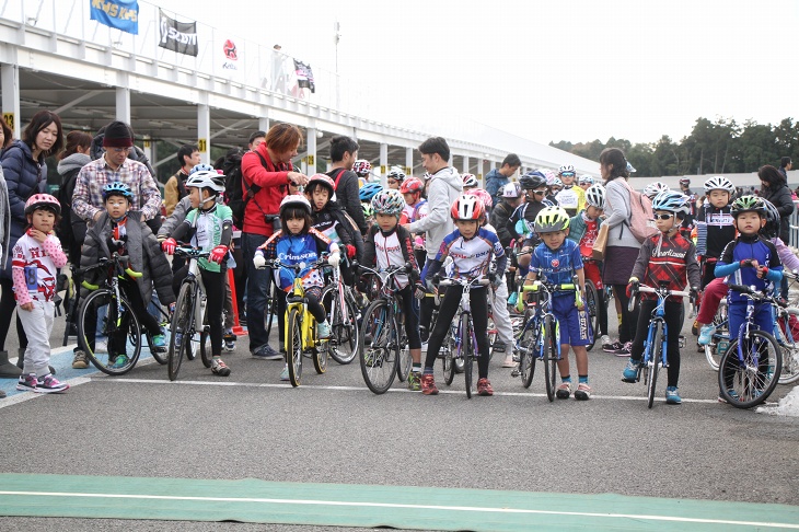 ロードレースでは子供たちも真剣勝負