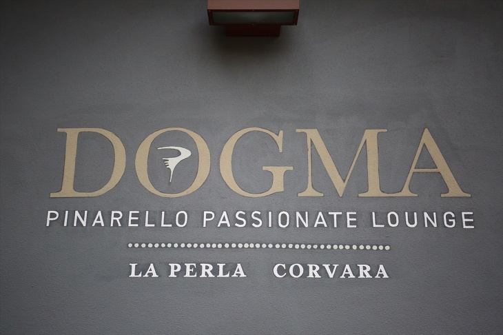 正式名称は「The Dogma Pinarello Passionate Lounge」。ピナレロのPassion(情熱)、感じてください!