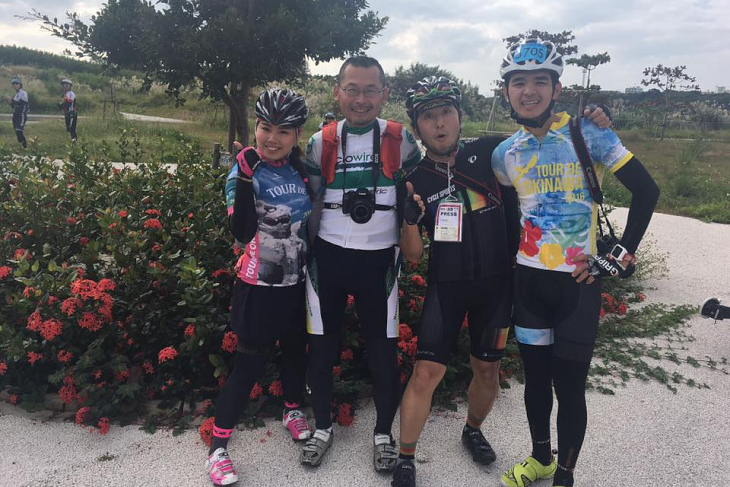 左からチョコ、シクロワイアードカメラマン高木氏、サイクルスポーツ栗山氏、台湾のメディアのアランさん