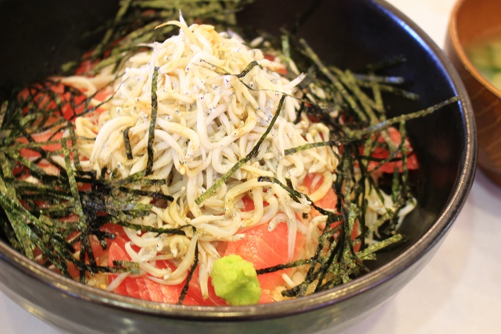 三浦半島名物マグロ丼