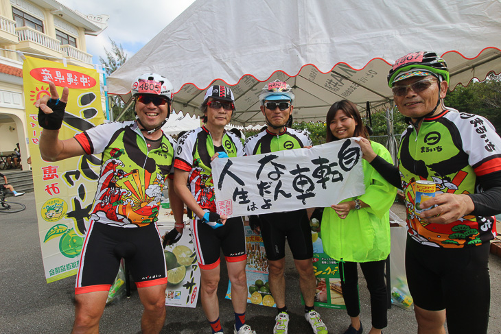 「自転車なんだよ人生は」のスローガンを掲げる「まるいち」の皆さん