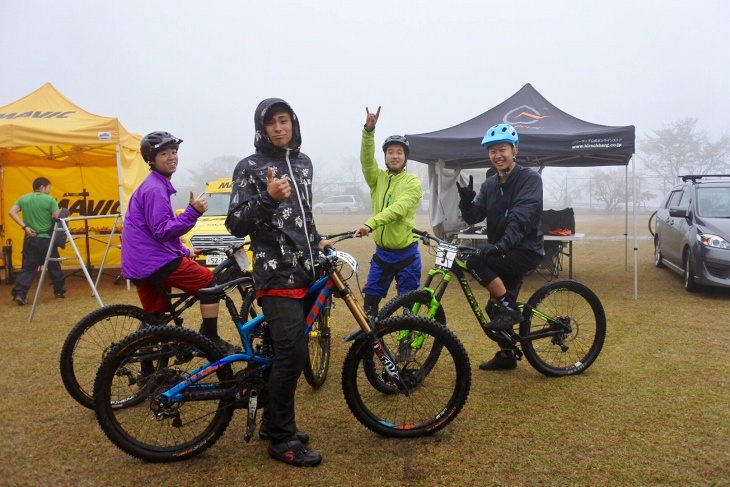 今年の全日本チャンピオン九島勇気選手(玄武/MONDRAKER)をはじめ、若手ライダーも全国各地から集まった