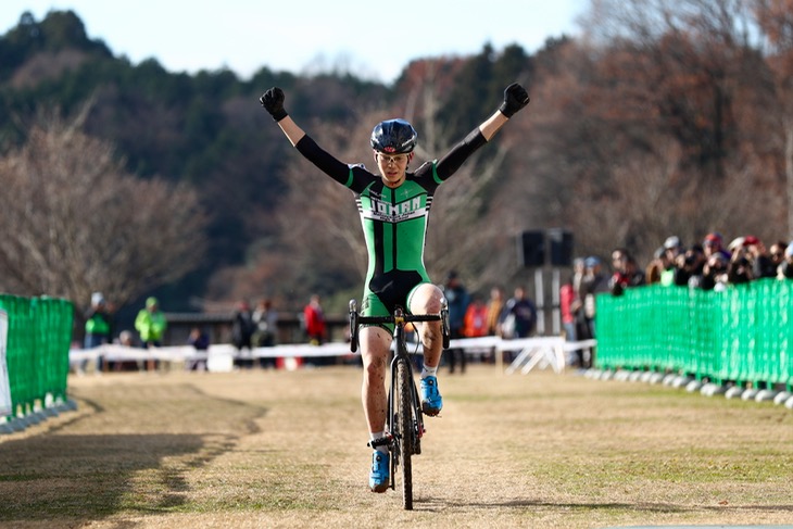 男子ジュニア　最後尾から追い上げた日野泰静（松山城南高校）が優勝