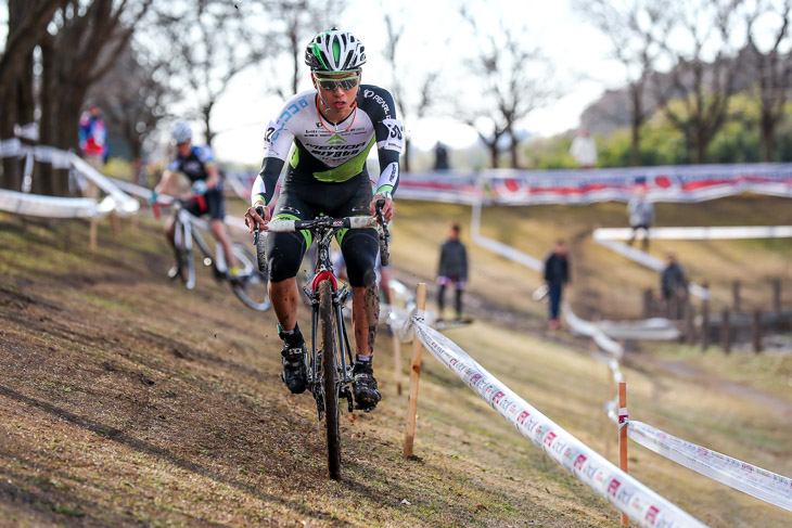 U23　序盤出遅れた竹内遼（MIYATA-MERIDA BIKING TEAM）が追い上げる