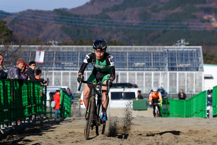 ジュニア　1周目後半で早くも先頭に立った日野泰静（松山城南高校）