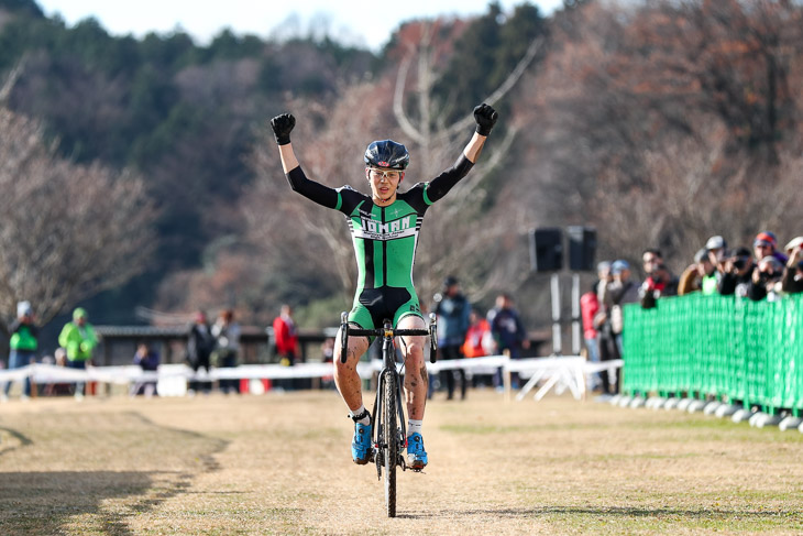 全日本シクロクロス選手権　ジュニア　日野泰静（松山城南高校）が優勝