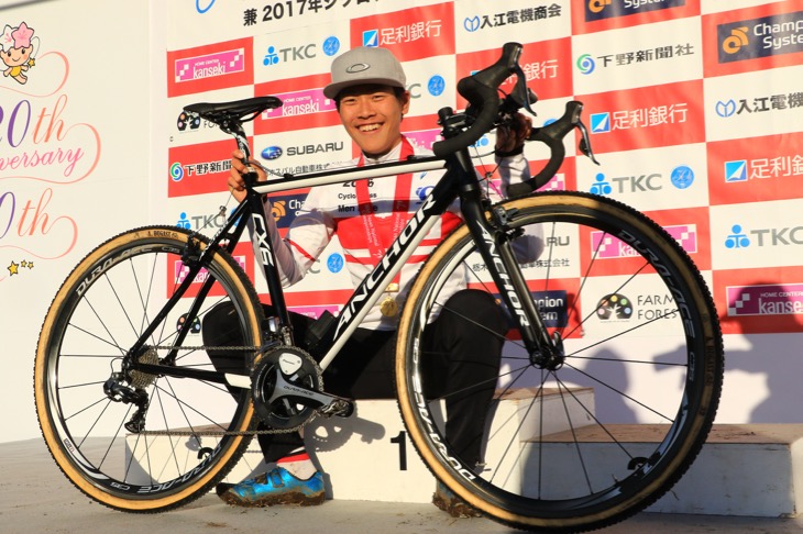全日本選手権で優勝した沢田時(ブリヂストンアンカー) のアンカー CX6