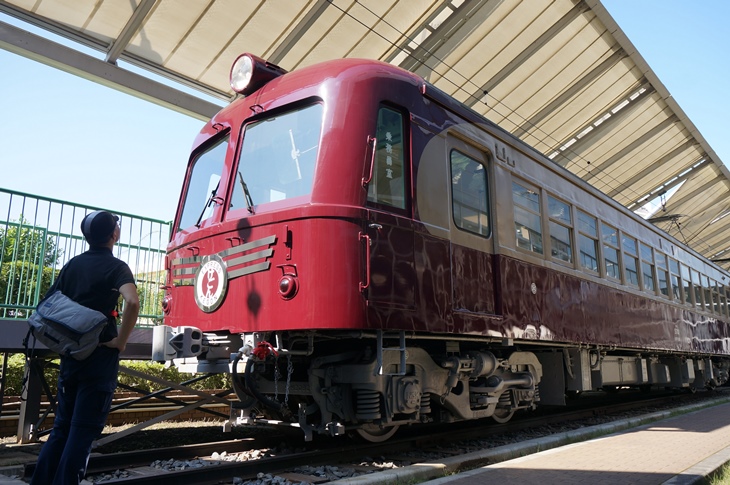 こちらは東京・浅草から日光を結んでいた東武鉄道の特急車両