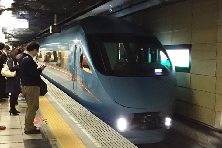 旅の〆は千代田線～小田急線直通のロマンスカー・メトロホームウェイ号