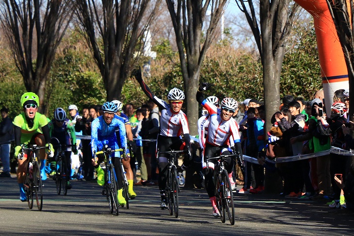 チームメイトとワンツーフィニッシュ！