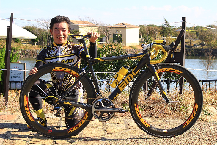 荒木太さん（Team ARI） BMC　SLR01