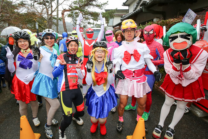 スタート待ちの仮装クラス　「三船雅彦」のコスプレは取材に来た奈良テレビの方です