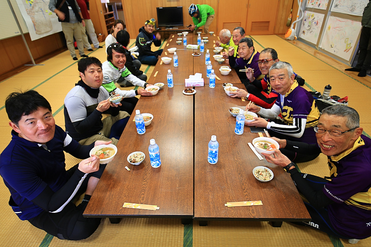 美味しいご飯のおかげで箸も会話も止まらない