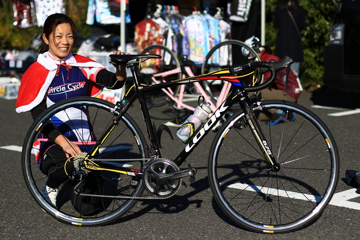 川口麻理央さん(サークルサイクル)のルック