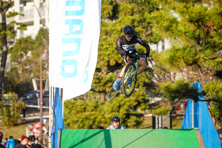 フライオーバーの越え方は人それぞれ